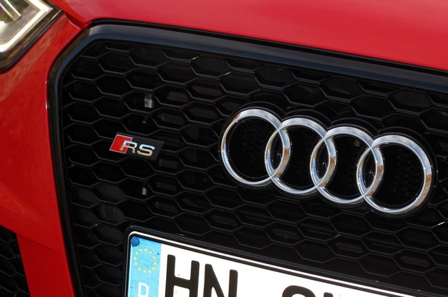 Логотип Audi RS Q3 (8U) 2013 года  (WW) (фото 23 из 76)